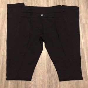 Black Lululemon straight leg legging